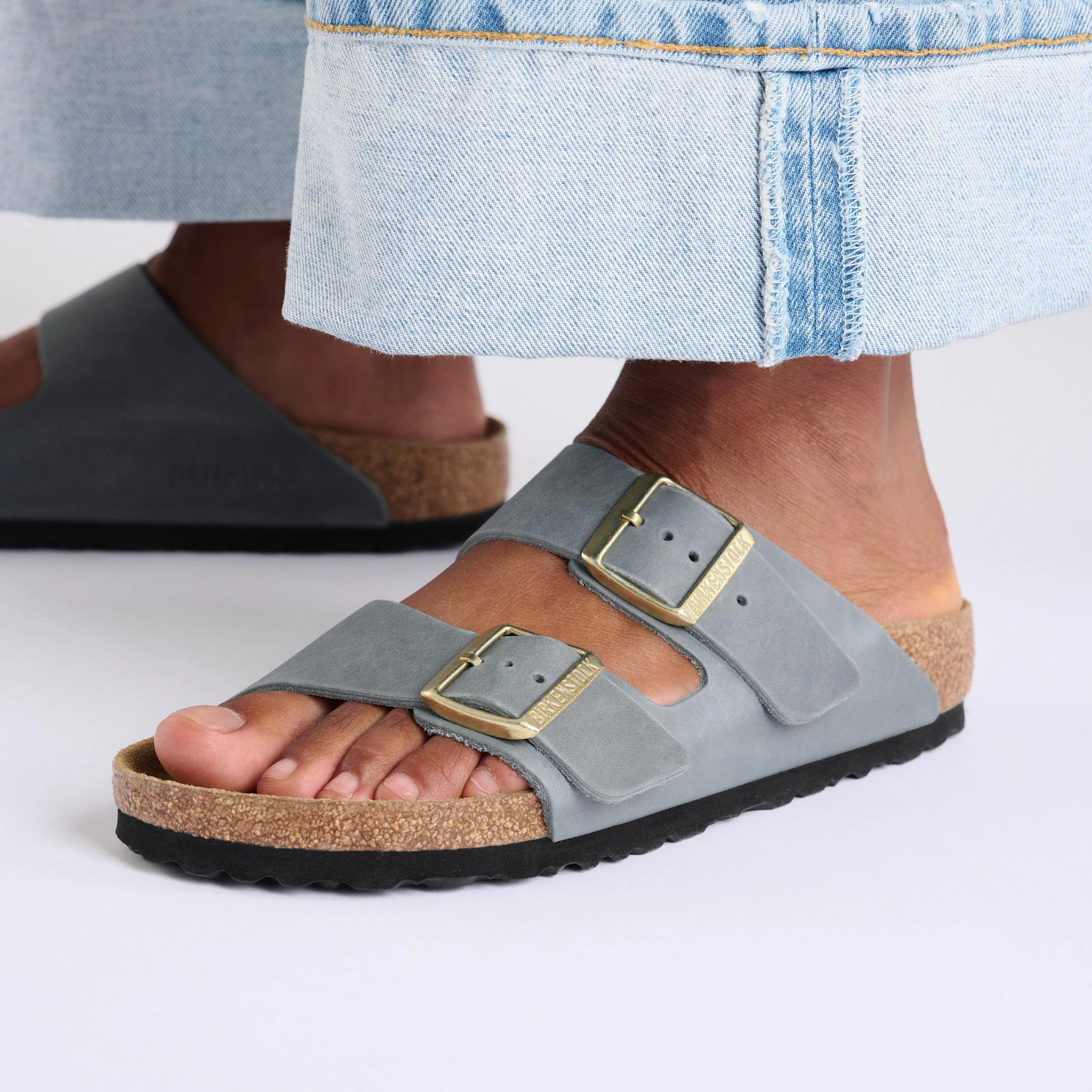 Arizona Basalt Grey Oiled Leather - Image 5