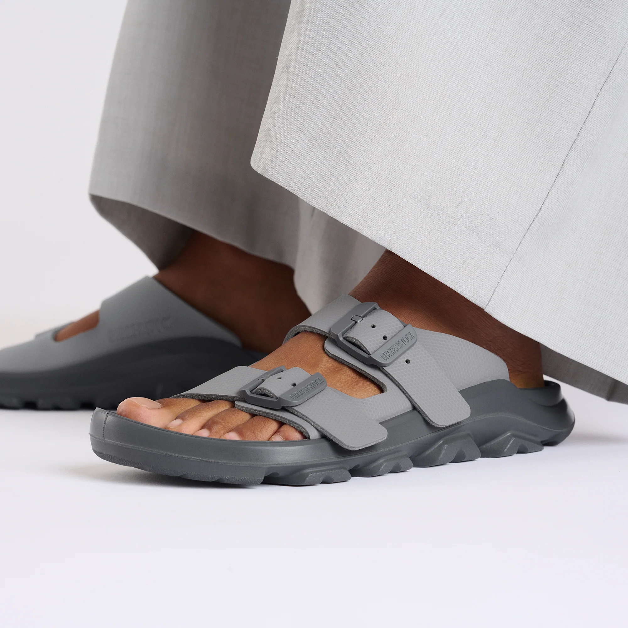Mogami Terra Stealth 2-Strap Whale Grey Birko-Flor - Image 4